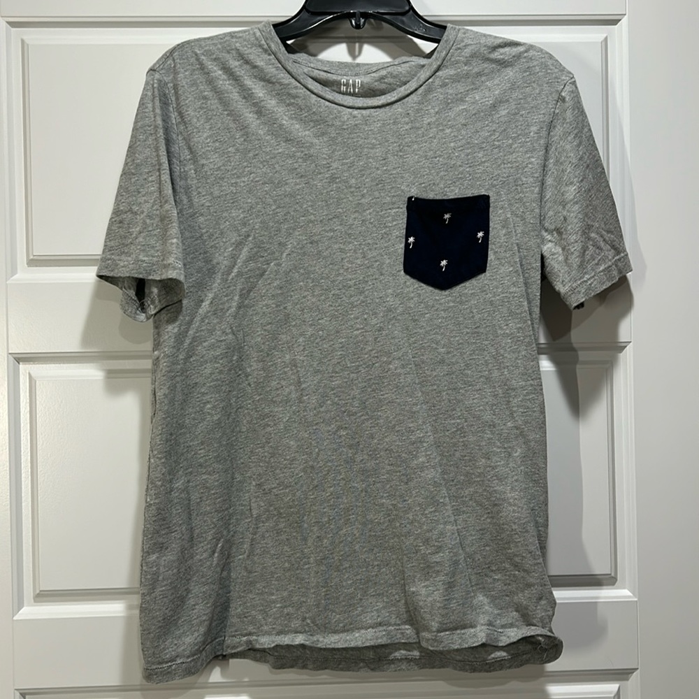 Gap gray crew tank palm tree front pocket